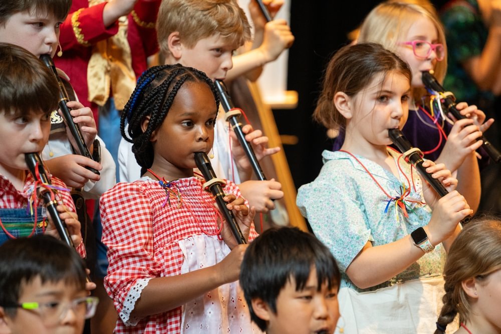 Learning from many points of view Forty percent of our student body represents diverse nationalities and ethnicities, but statistics alone don’t tell the story of the richness of our school community. Our students learn with and from people of many backgrounds and beliefs, becoming thinkers who appreciate multiple perspectives, celebrate difference, and listen with open hearts and minds. We are aware of how our own stories shape our view of the world–and we hold space for the stories told by others.